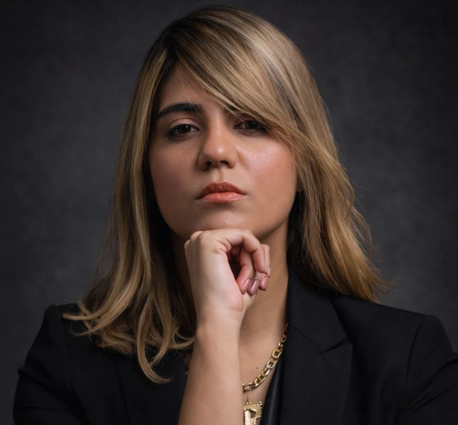 Dra. Caroline Araújo